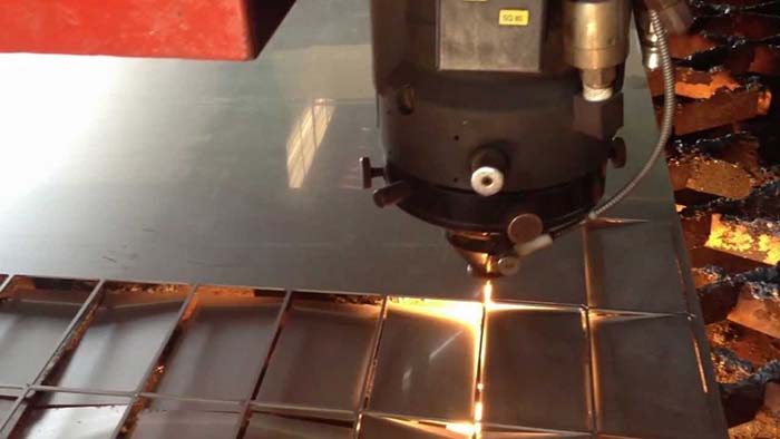 Gia công cắt chi tiết máy bằng laser